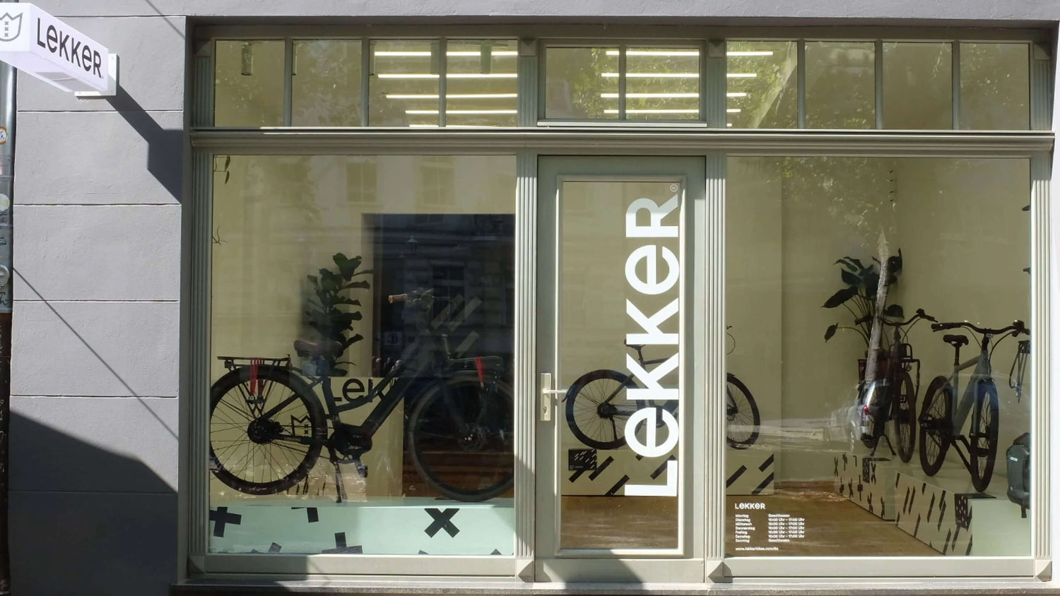 LEKKER Bikes Berlin Brand Store front of store