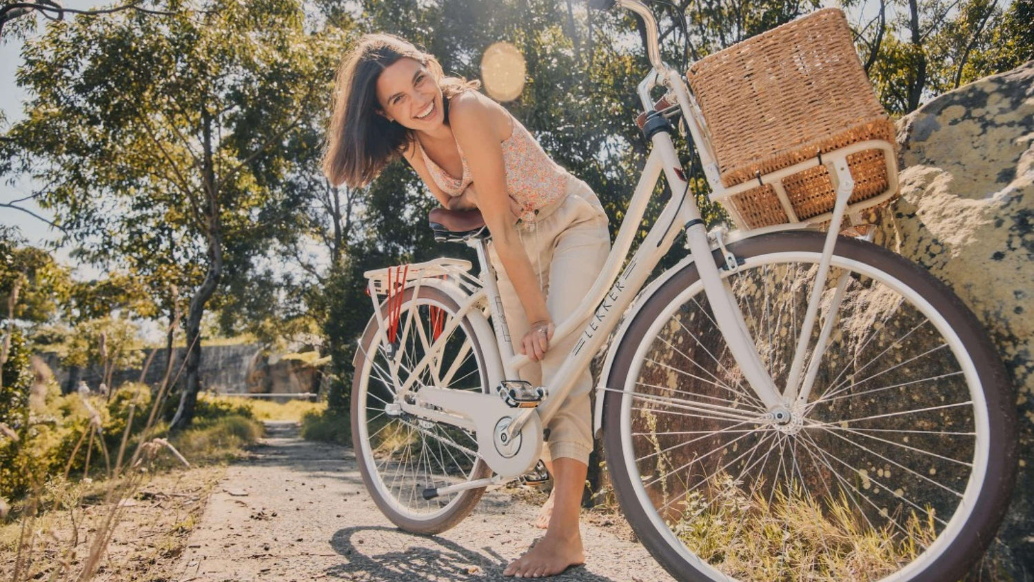 Girl standing with bike Jordaan step through linen cream with basket